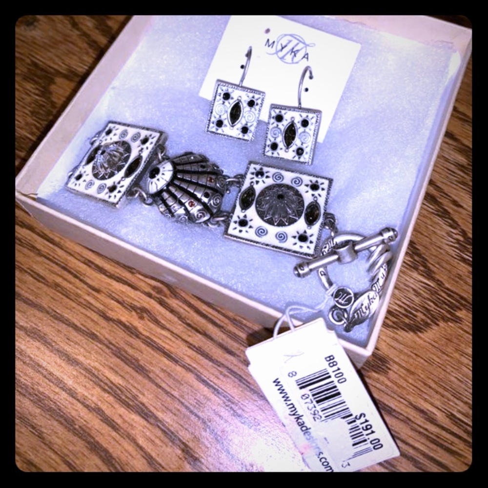 MYKA earring and bracelet set